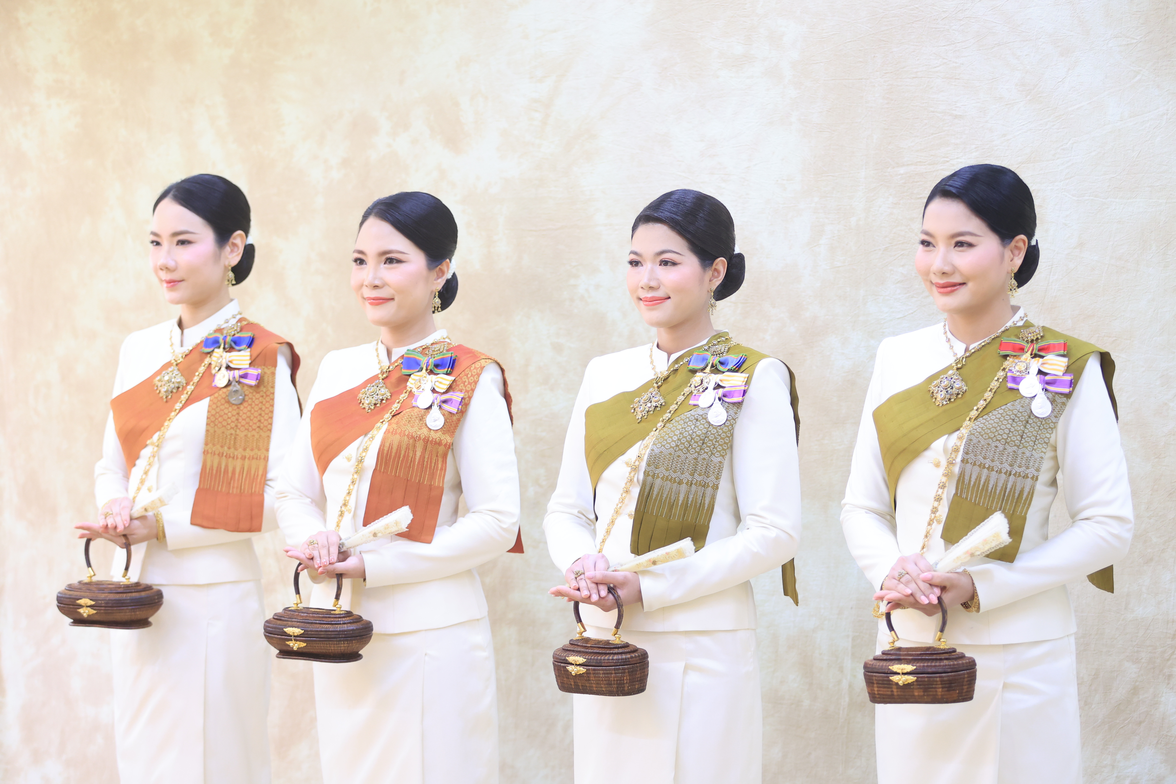 title - พระบาทสมเด็จพระเจ้าอยู่หัว และสมเด็จพระนางเจ้าฯ พระบรมราชินี เสด็จฯ ไปในการพระราชพิธีพืชมงคล พุทธศักราช 2569